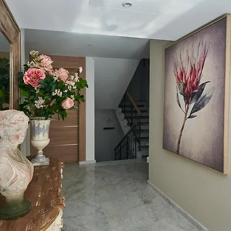 Boutique Aurora 3* نيرخا